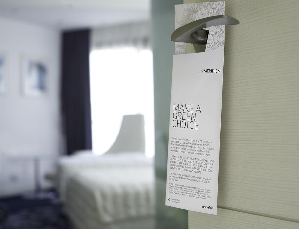 르 메르디앙 알 코바르 호텔 알크호바르 외부 사진 A door hanger