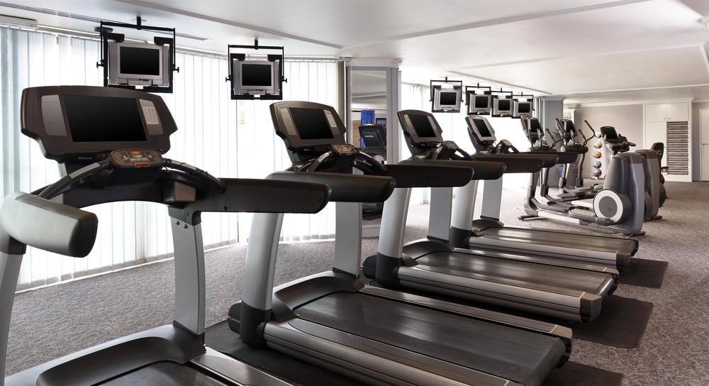 르 메르디앙 알 코바르 호텔 알크호바르 외부 사진 A row of treadmills