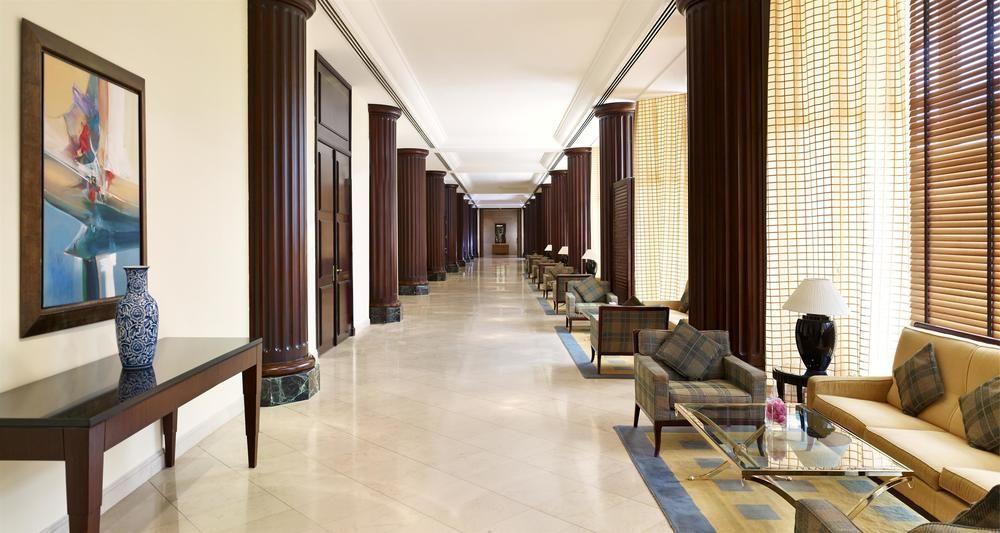 르 메르디앙 알 코바르 호텔 알크호바르 외부 사진 The interior of the hotel