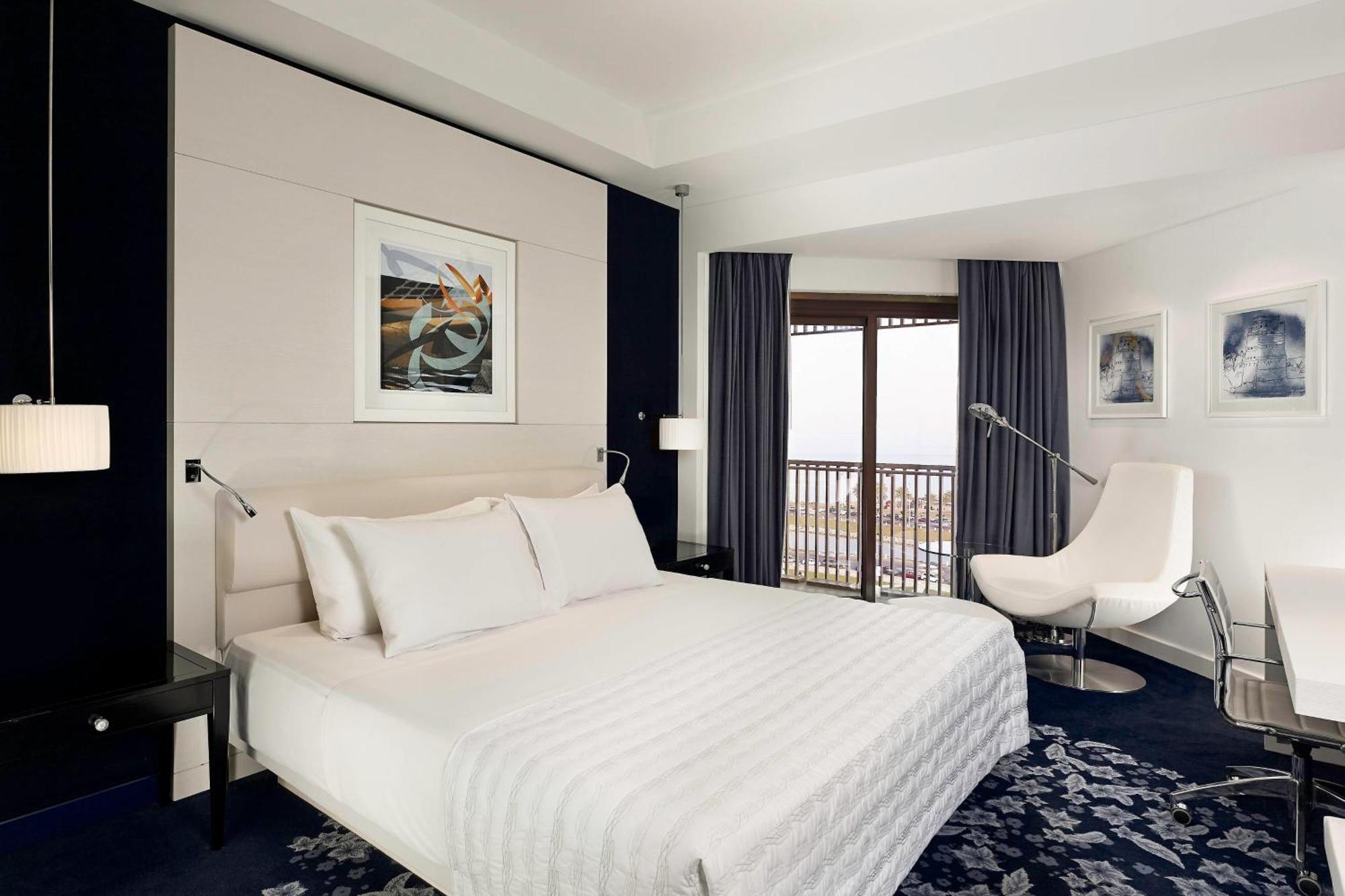 르 메르디앙 알 코바르 호텔 알크호바르 외부 사진 A room at the hotel