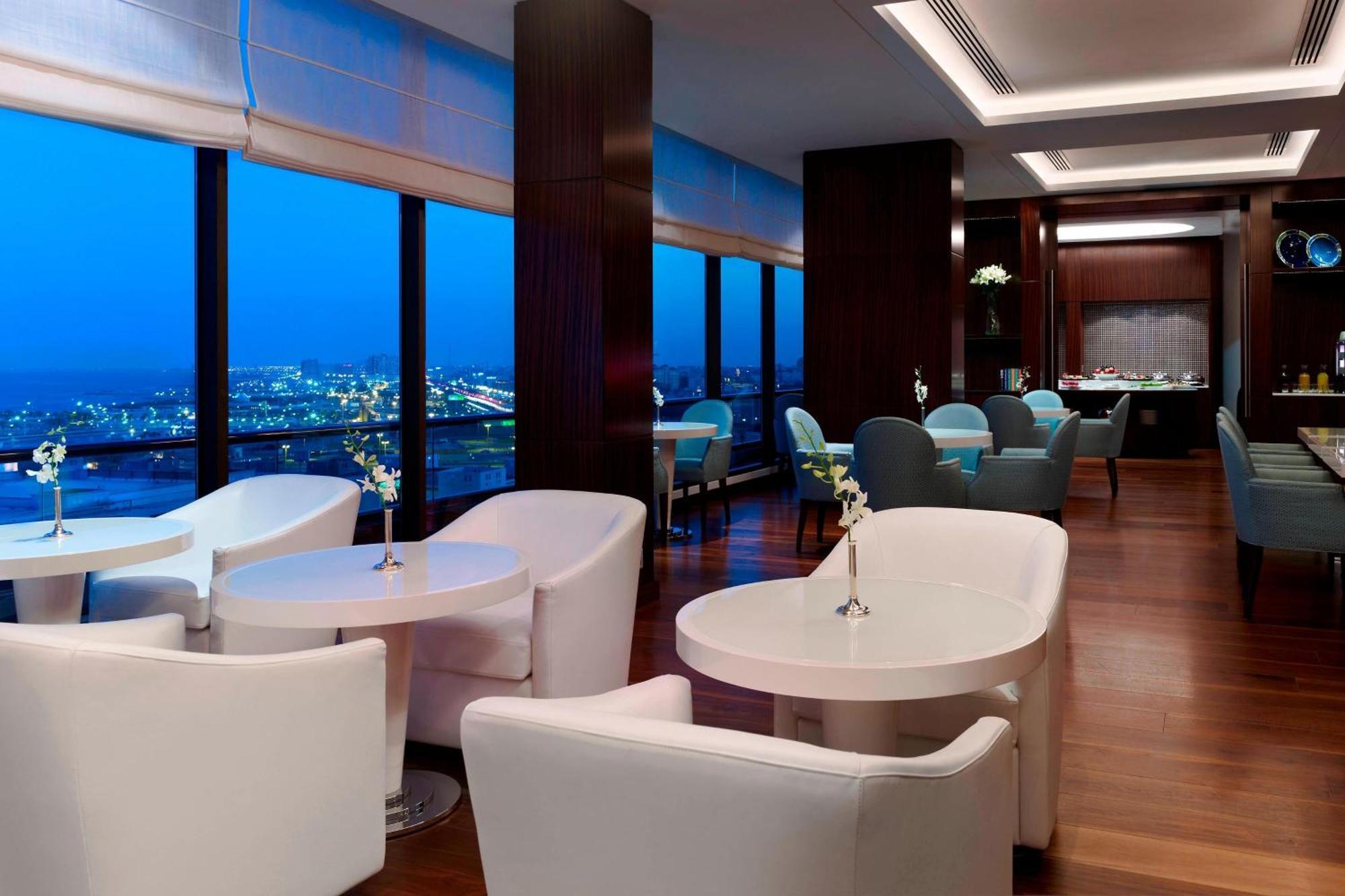 르 메르디앙 알 코바르 호텔 알크호바르 외부 사진 Club Lounge at the 36th floor