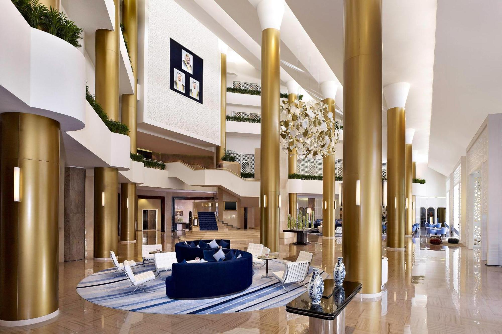 르 메르디앙 알 코바르 호텔 알크호바르 외부 사진 The lobby of the hotel